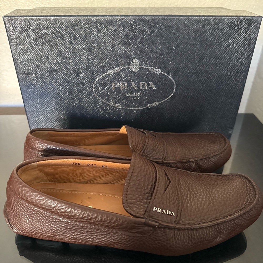 PRADA Men's pebbled Leather Loafers